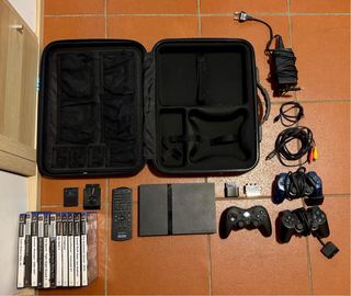 Playstation 2 Slim + 11 Giochi + 4 Controller