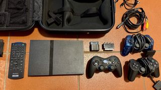 Playstation 2 Slim + 11 Giochi + 4 Controller