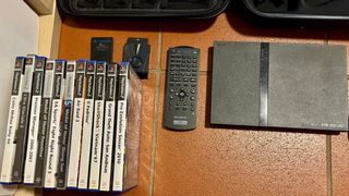 Playstation 2 Slim + 11 Giochi + 4 Controller