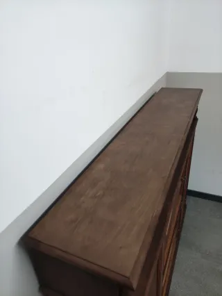 Mueble antiguo de madera