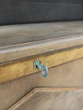 Mueble antiguo de madera