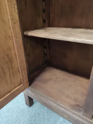 Mueble antiguo de madera