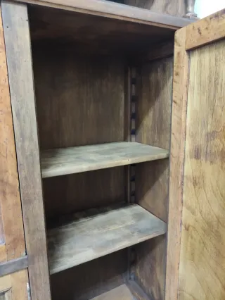 Mueble antiguo de madera