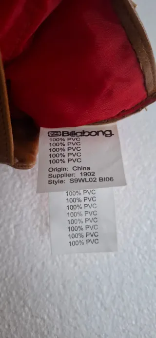 Cartera Billabong Marrón con Cremallera Roja