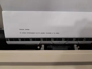 Olivetti PT 505 con cintas de repuesto.