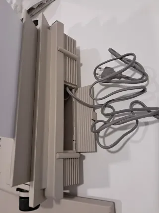 Olivetti PT 505 con cintas de repuesto.