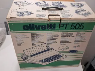 Olivetti PT 505 con cintas de repuesto.