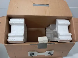 Olivetti PT 505 con cintas de repuesto.