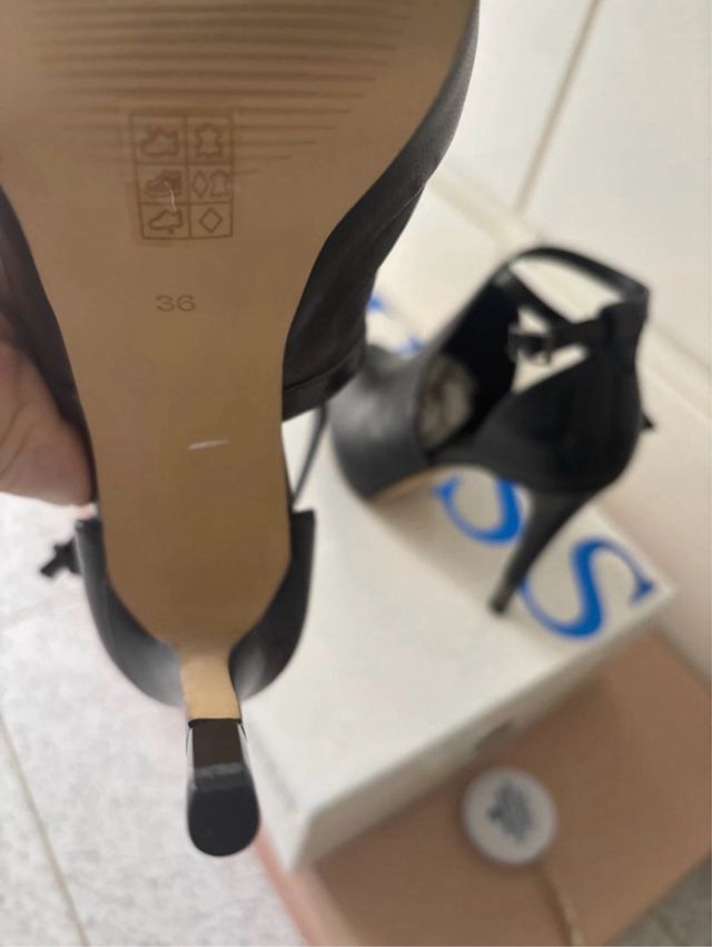 Zapatos Guess Tacón Negro Peep Toe