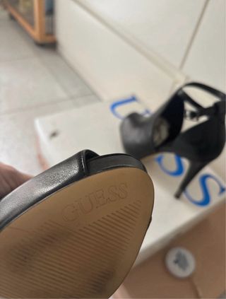 Zapatos Guess Tacón Negro Peep Toe