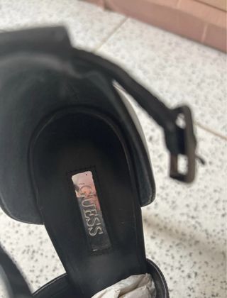 Zapatos Guess Tacón Negro Peep Toe