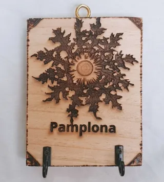 Perchero de madera con diseño Pamplona