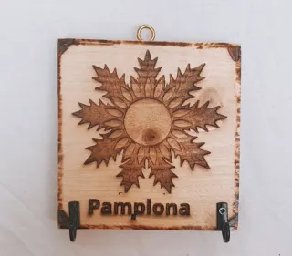 Perchero de madera con diseño Pamplona