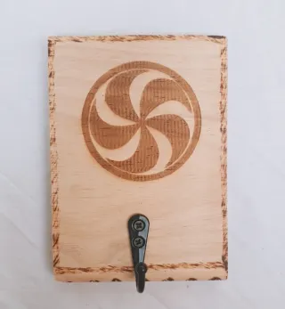 Perchero de madera con diseño Pamplona