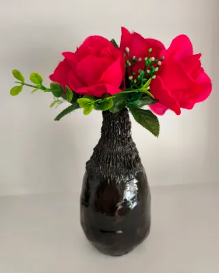 Jarrón artesanal flores rojas