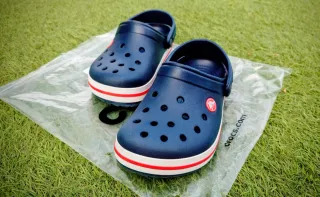 Crocs multicolor (Navy red) Talla 32-33
