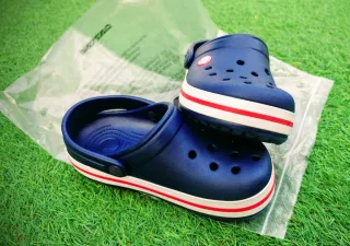Crocs multicolor (Navy red) Talla 32-33
