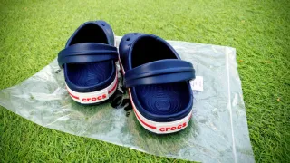 Crocs multicolor (Navy red) Talla 32-33
