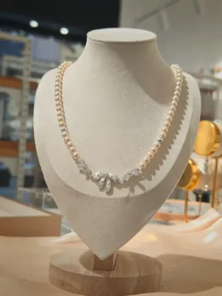 Collana perle 6mm crema 42cm con fiocchi