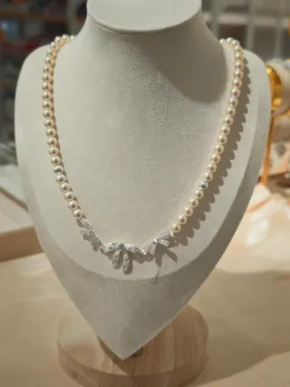 Collana perle 6mm crema 42cm con fiocchi