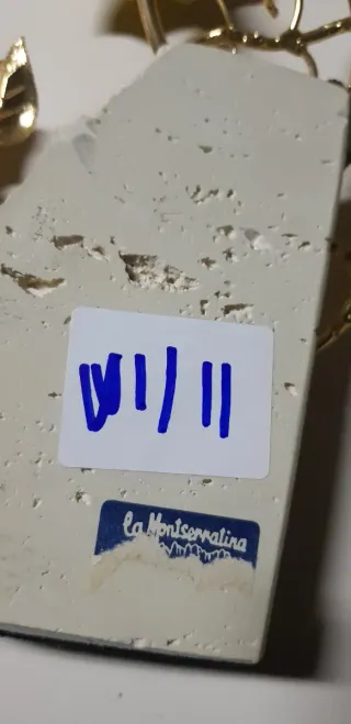 Figura delicada de rosas amarillas