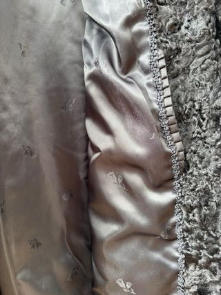 Abrigo negro astracán con cuello de pelo