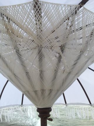 Sombrilla Balinesa Blanca Satén