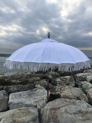 Sombrilla Balinesa Blanca Satén