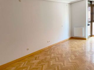 Piso en alquiler en Valdezarza en Madrid