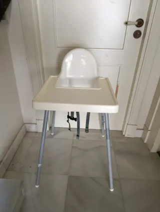 Trona Ikea bien conservada