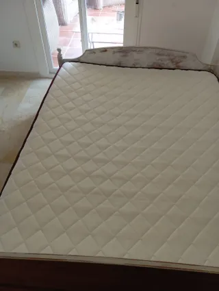 Cama 2 plazas y 2 mesitas de noche