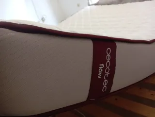 Cama 2 plazas y 2 mesitas de noche