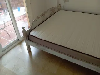 Cama 2 plazas y 2 mesitas de noche