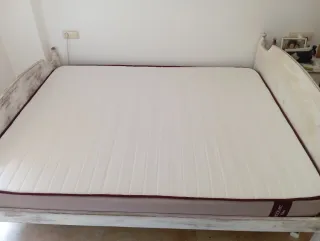 Cama 2 plazas y 2 mesitas de noche