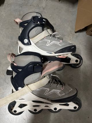 Patines en línea grises y rosas