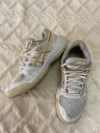 Zapatillas Asics Mujer Doradas y Blancas