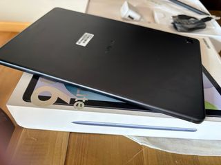 Samsung Tab S6 Lite 4G con S Pen y cargador