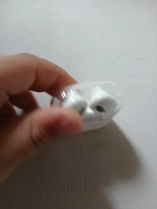 Auriculares inalámbricos blancos