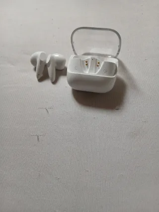 Auriculares inalámbricos blancos
