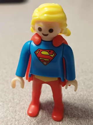 Playmobil Supergirl con su Huevo Kinder