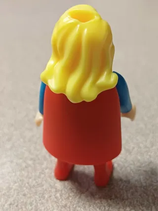 Playmobil Supergirl con su Huevo Kinder