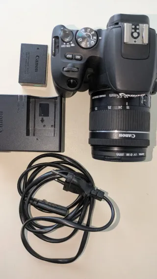 Canon EOS 200D 24.2 MP + obj 18.55 .7.685 disparos