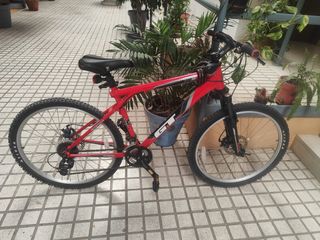 Bicicleta GT Avalanche Roja
