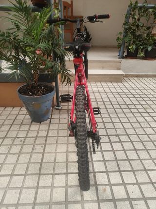 Bicicleta GT Avalanche Roja