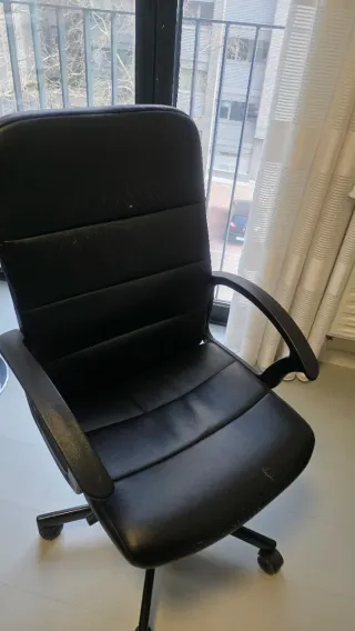 Escritorio blanco con almacenaje+silla