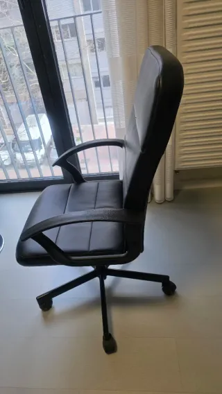 Escritorio blanco con almacenaje+silla