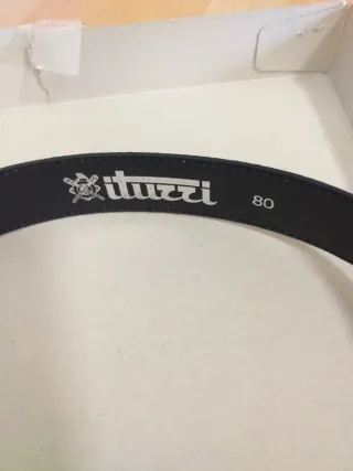 Scatola di cinture da uomo nuove