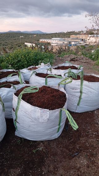 Sacas de tierra vegetal/compost