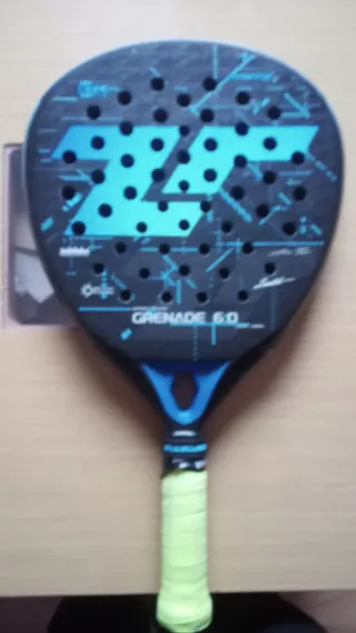 Pala de pádel GRENADE 6.0.. 24k fibra de carbono.