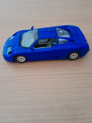 Replica auto Bugatti 1/24 in buone condizioni, modello dettagliato per collezionisti